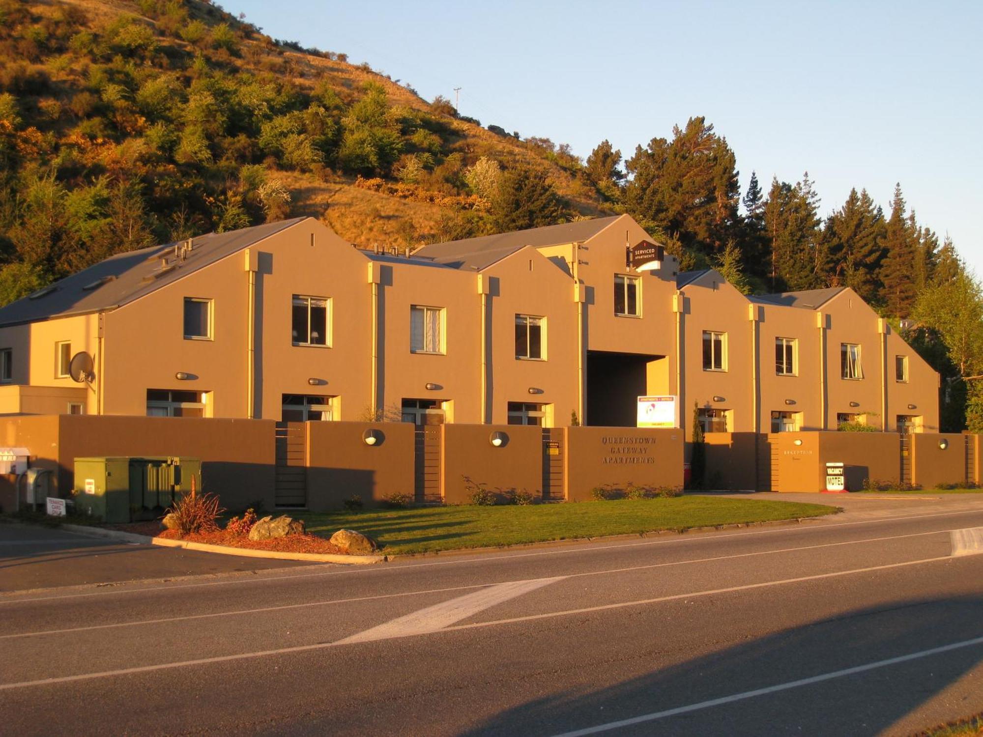 Queenstown Gateway Apartments Экстерьер фото