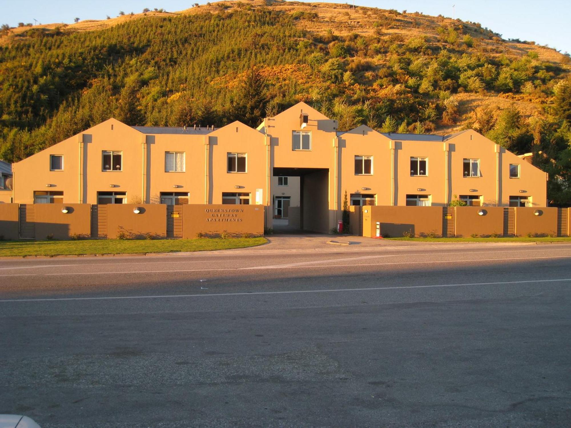 Queenstown Gateway Apartments Экстерьер фото